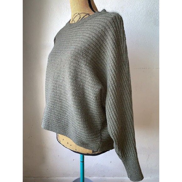 So Womens Knit Sweater Top Size MED Green Round Neck Long Dolman Sleeves - Picture 6 of 10